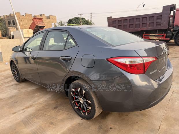 Toyota Corolla 2015 Gray