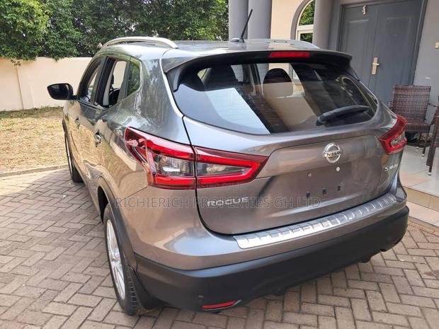 Nissan Rouge for Rent photo 3