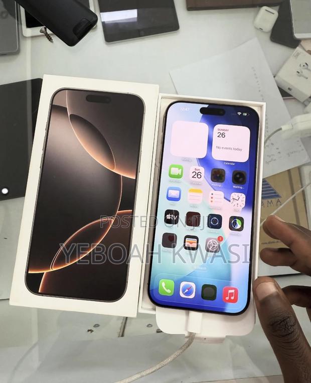 Apple iPhone 16 Pro Max 256 GB Gold photo 3