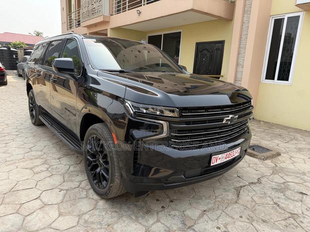 Chevrolet Suburban 2022 Black