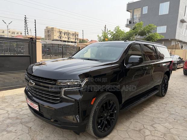 Chevrolet Suburban 2022 Black