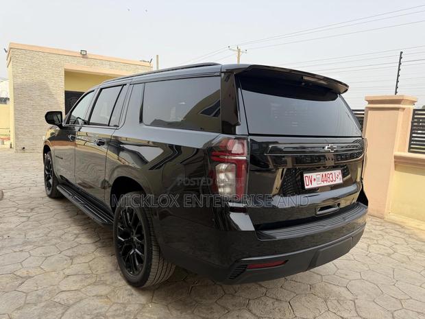 Chevrolet Suburban 2022 Black