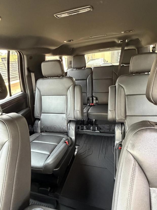 Chevrolet Suburban 2022 Black