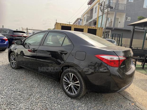 Toyota Corolla 2016 Black