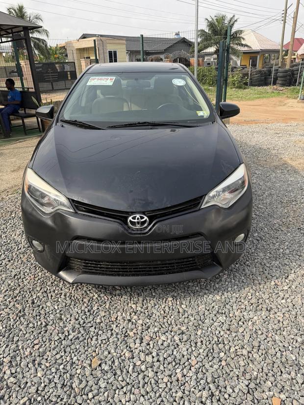 Toyota Corolla 2016 Black
