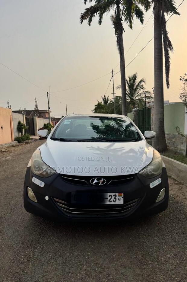 Hyundai Elantra Limited Sedan FWD (1.8L 4cyl 6A) 2013 White