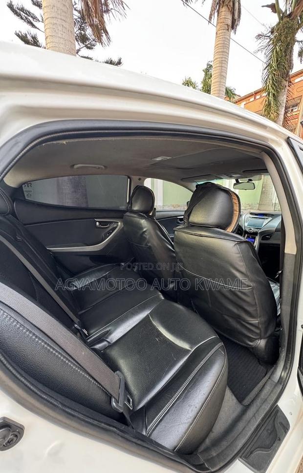 Hyundai Elantra Limited Sedan FWD (1.8L 4cyl 6A) 2013 White