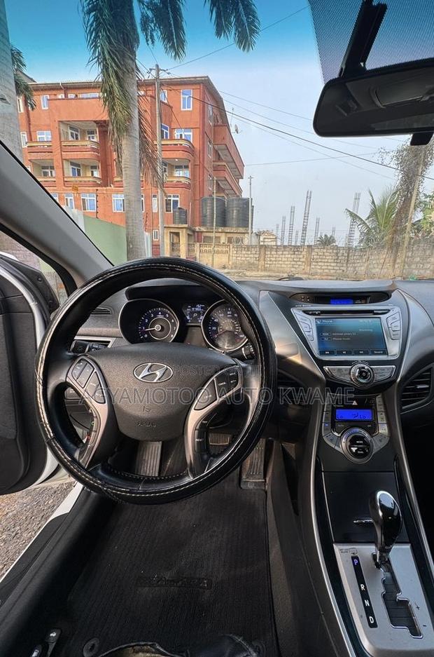 Hyundai Elantra Limited Sedan FWD (1.8L 4cyl 6A) 2013 White