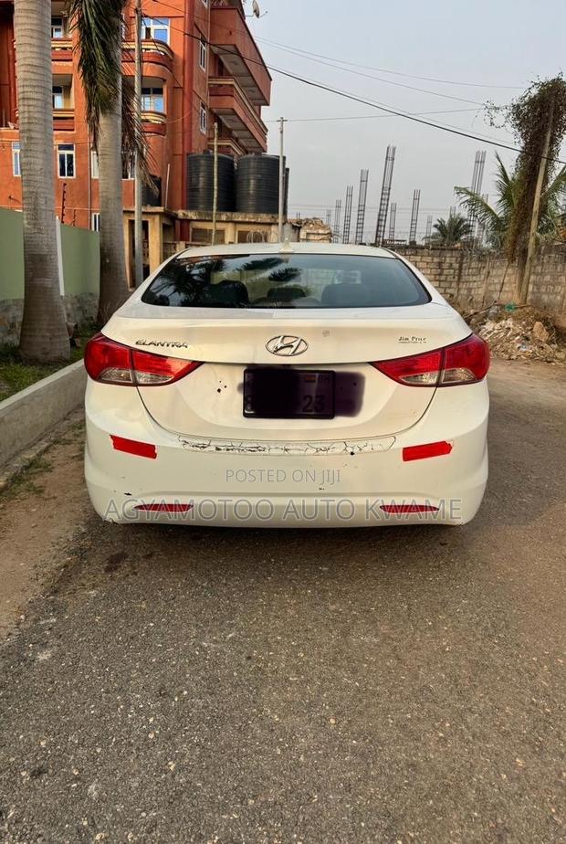 Hyundai Elantra Limited Sedan FWD (1.8L 4cyl 6A) 2013 White