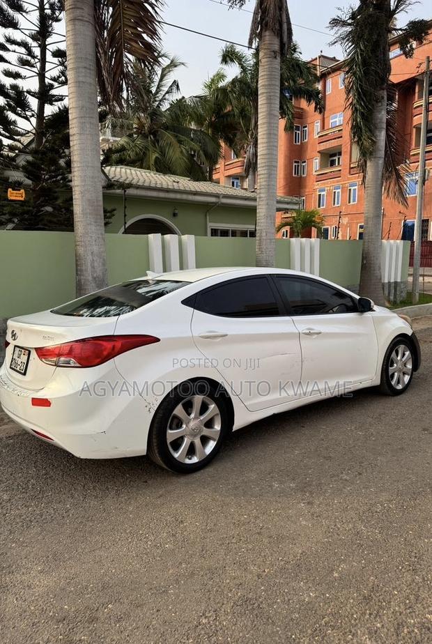 Hyundai Elantra Limited Sedan FWD (1.8L 4cyl 6A) 2013 White