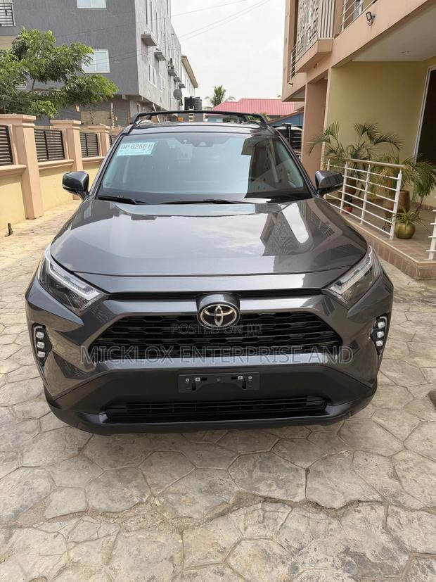 Toyota RAV4 XLE FWD 2023 Gray