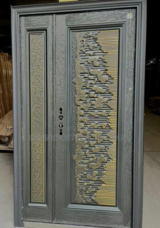 Elegant Paladin/Sed Door One And Half