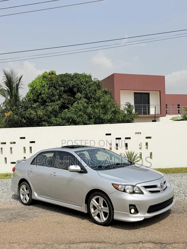 Toyota Corolla S 4dr Sedan (1.8L 4cyl 4A) 2013 Gray
