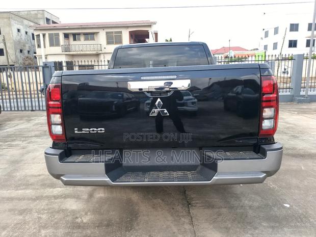 New Mitsubishi L200 2024 Brown photo 4