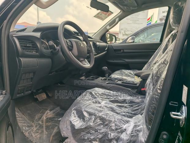 New Mitsubishi L200 2024 Brown photo 8