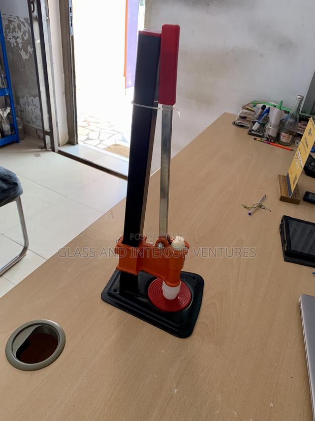 Perfume Capping Machine photo 2