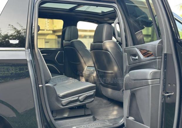 Cadillac Escalade 2024 Black photo 4