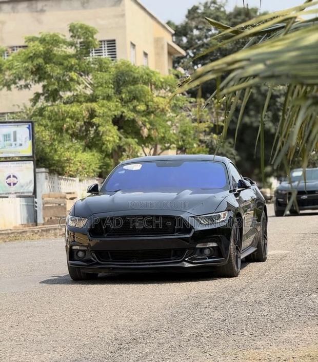 Ford Mustang 2017 Black photo 5