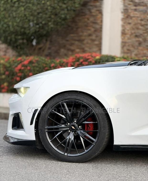 Chevrolet Camaro 2017 White photo 3