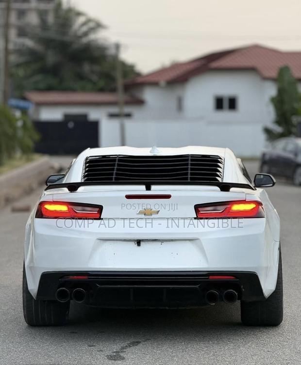 Chevrolet Camaro 2017 White photo 4