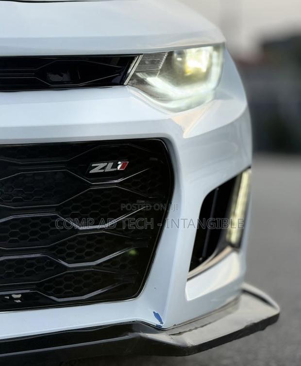 Chevrolet Camaro 2017 White photo 14