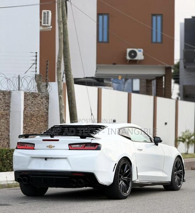 Chevrolet Camaro 2017 White photo 17