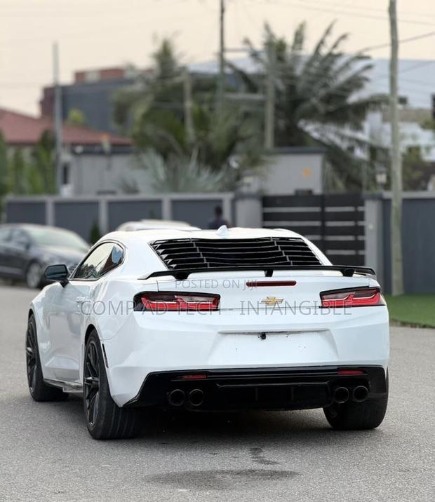 Chevrolet Camaro 2017 White photo 18