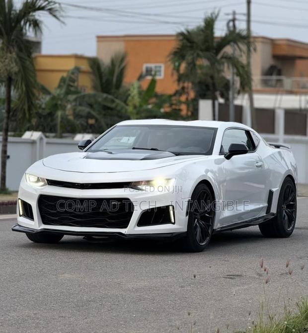 Chevrolet Camaro 2017 White photo 8