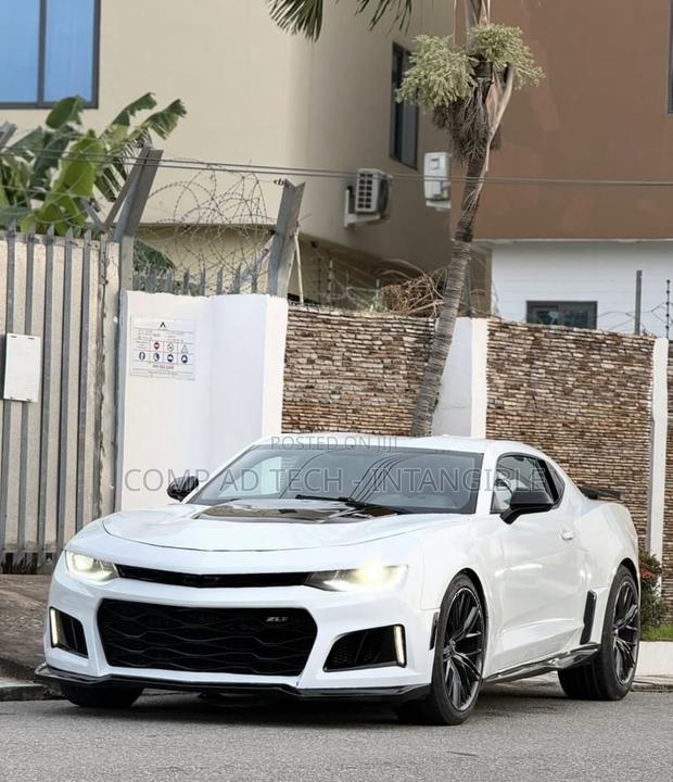 Chevrolet Camaro 2017 White photo 10