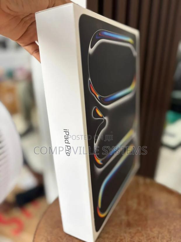 New Apple iPad Pro 13 (2025) 512 GB Black photo 3