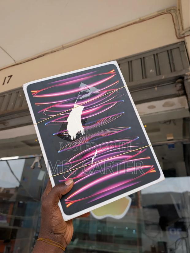 New Apple iPad Pro 12.9 (2022) 128 GB Gray photo 7