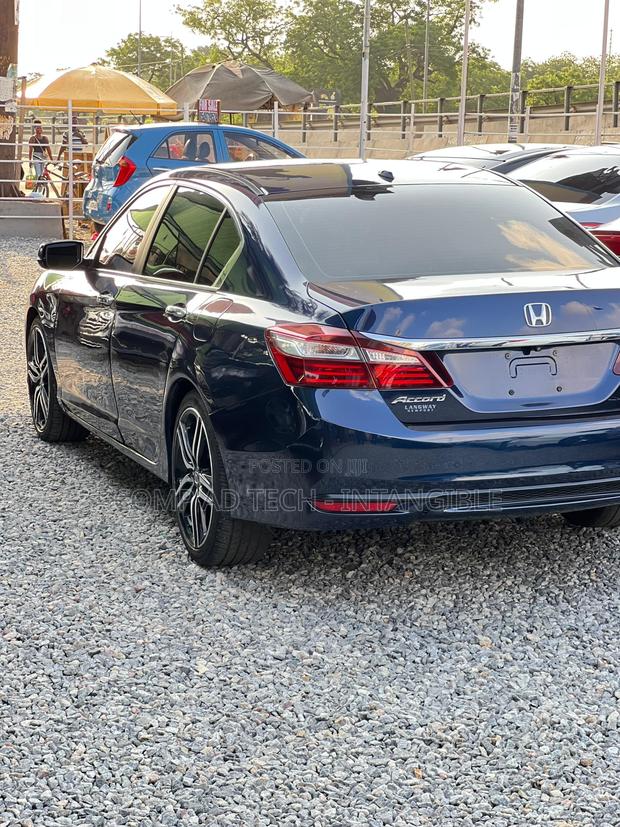 Honda Accord 2017 Blue photo 8