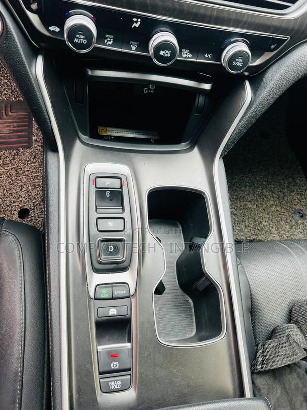 Honda Accord 2019 Black photo 8
