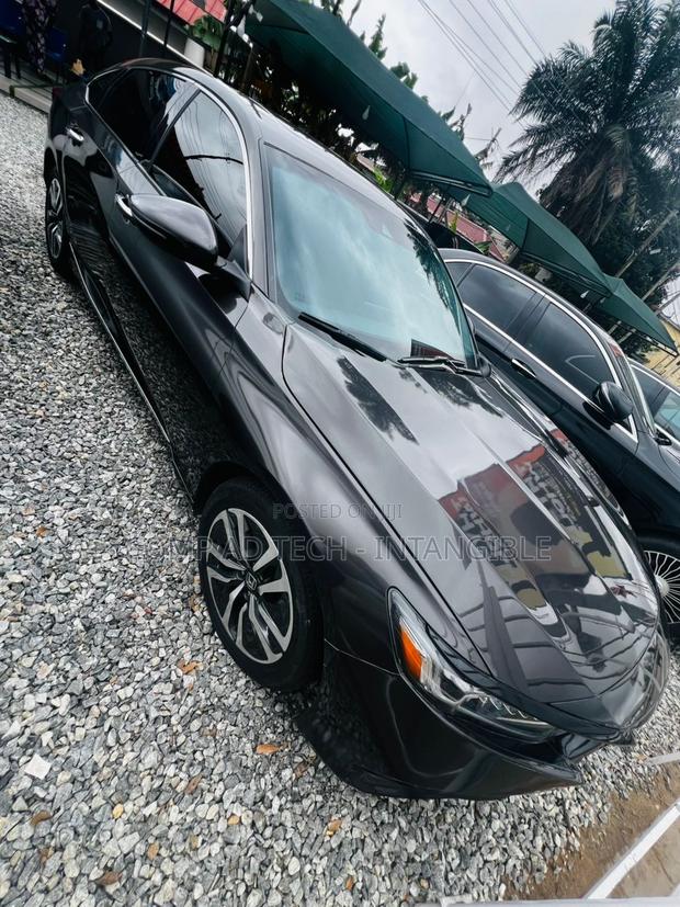 Honda Accord 2019 Black photo 10
