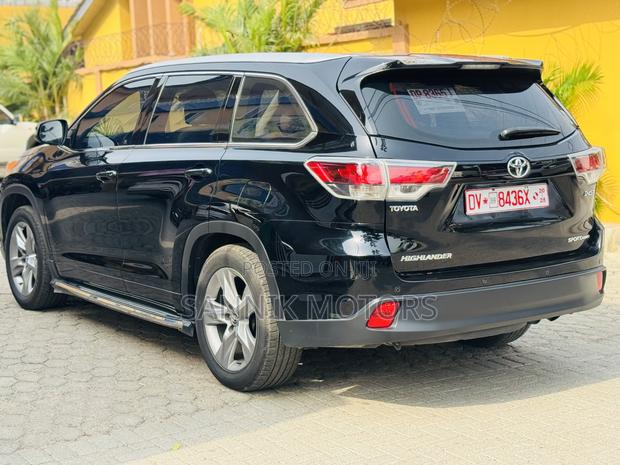 Toyota Highlander LE 4x2 (2.7L 4cyl 6A) 2017 Black