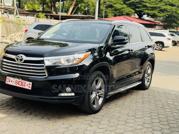 Toyota Highlander LE 4x2 (2.7L 4cyl 6A) 2017 Black