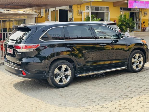 Toyota Highlander LE 4x2 (2.7L 4cyl 6A) 2017 Black