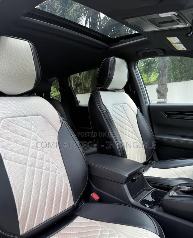 Honda CR-V 2024 Silver photo 6