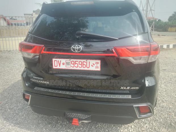 Toyota Highlander XLE 4x4 V6 (3.5L 6cyl 8A) 2018 Black photo 2