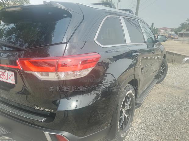 Toyota Highlander XLE 4x4 V6 (3.5L 6cyl 8A) 2018 Black photo 7