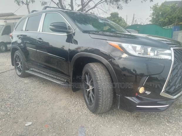Toyota Highlander XLE 4x4 V6 (3.5L 6cyl 8A) 2018 Black photo 3