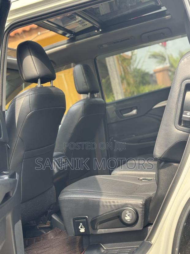 Toyota Highlander LE 4x2 (2.7L 4cyl 6A) 2017 White