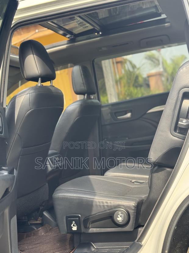 Toyota Highlander LE 4x2 (2.7L 4cyl 6A) 2017 White