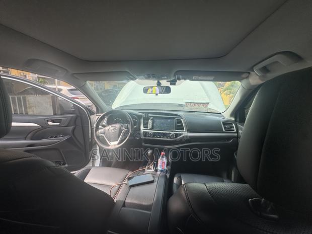 Toyota Highlander LE 4x2 (2.7L 4cyl 6A) 2017 White