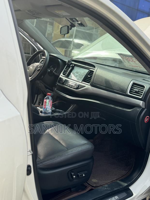 Toyota Highlander LE 4x2 (2.7L 4cyl 6A) 2017 White