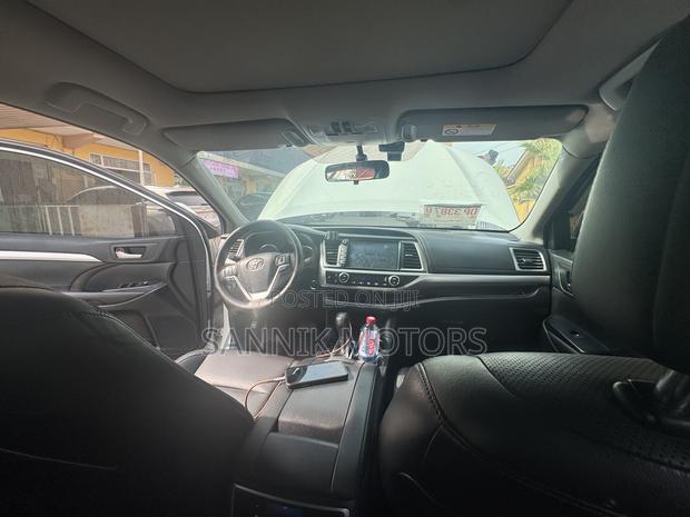 Toyota Highlander LE 4x2 (2.7L 4cyl 6A) 2017 White