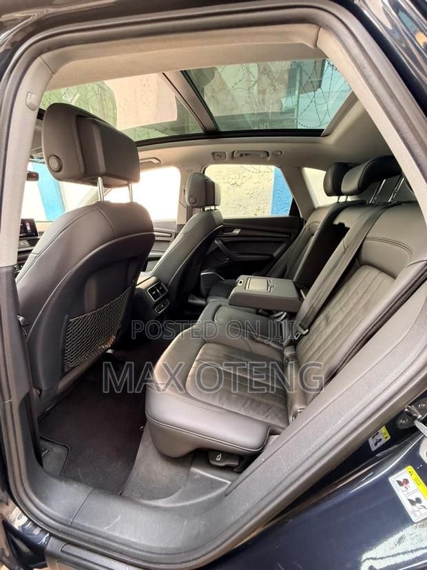 Audi Q5 2018 Black photo 3