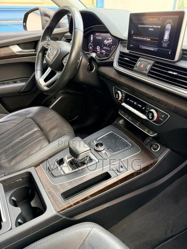 Audi Q5 2018 Black photo 4