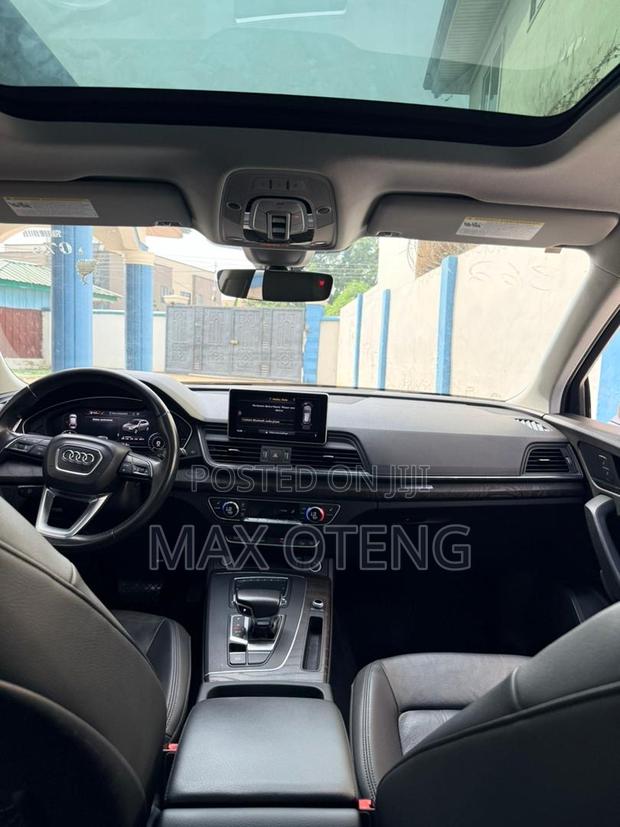 Audi Q5 2018 Black photo 6
