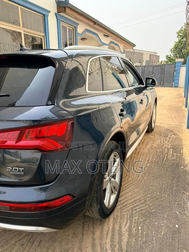 Audi Q5 2018 Black photo 9
